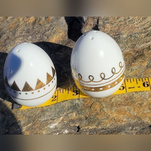 White and Gold Porcelain Egg Salt & Pepper Shakers - Picture 6 of 7